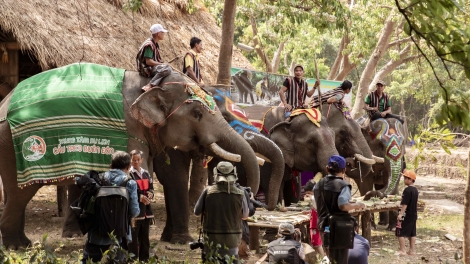 Tơlơi kơđŏm glăi mơng bruă bơwih brơi tuai čuă ngui ƀơi Dak Lak bơyan “hơni hyu hrĭp ia bơnga”
