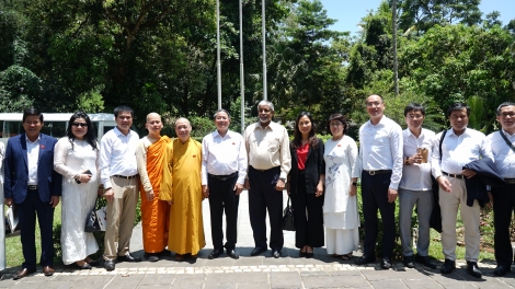 Groi Kruanh Quốc hội Nguyễn Đức Hải khâl n’gor Trung, Sri Lanka