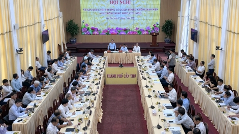 Phó Thủ tướng ồng Trần Hồng Hà đơng lam pơrjum bè lơh gơlik, drà kă bro kòi phe 