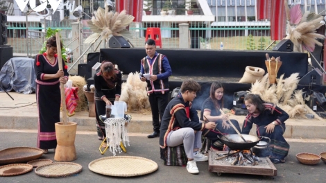 Ƀuôn Ama Thuôt – Jhŏng ktang lehanăn Jăk siam 