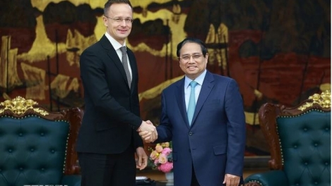 Thủ tướng Cíñ phủ ồng Phạm Minh Chính wă Ƀộ trưởng Ƀộ Cribơyai broă mờ lơgar ndai mờ Lơh sa lơh  broă mờ lơgar ndai lơgar Hungary 