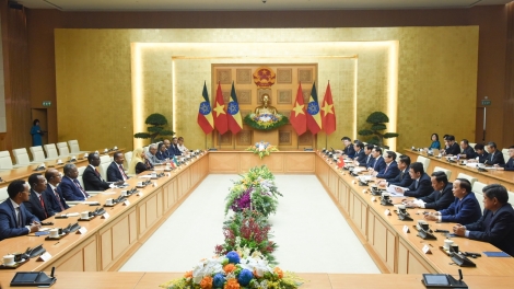 Thủ tướng Phạm Minh Chính sơng păng pơma đam hăm Thủ tướng Ethiopia 