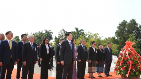 Củ tịc lơgar ồng Lương Cường ơn bơkàu kah kơlôi Củ tịc lơgar Lào ƀồc ồng Saysone Phomvihane