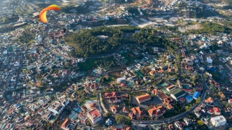 Cau tĕ khà Lâm Đồng kơlôi sơnơng Dà Làc kơn jơ̆ ir tŭ gơ gơs anih tờm càr pa dê 