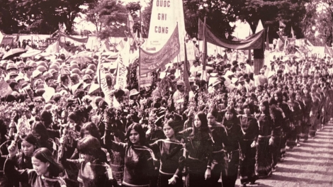 Dap Kơdư hok mơ-ak hrŏm hăng lŏn ia hrơi pơplih phrâo