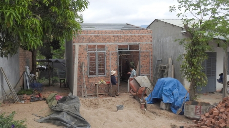 Đảng viên tàm càr Kon Tum lòt lài dong làng bol tơn jơh hìu ing, hìu ồm sèt ñhăt dà mìu