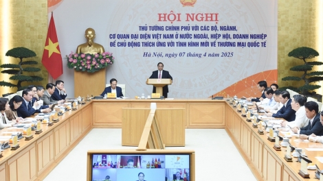 Thủ tướng ồng Phạm Minh Chính đơng lam Pơrjum Thủ tướng Cíñ phủ mờ ală Ƀộ, gah lơh broă dà lơgar, Anih lơh broă ala măt lơgar Việt Nam tàm lơgar bơdìh