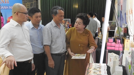 Bi hgŭm anôk bruă duh mkra Kon Tum lehanăn Ƀuôn prŏng Hồ Chí Minh