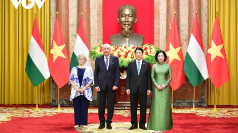 TỔNG THỐNG HUNGARY LƯM LÊY VIỆT NAM