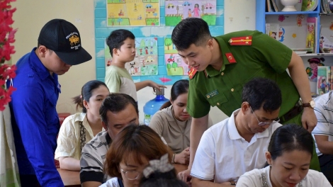 ĐHA ĐHÂM C’MOR CÔNG AN QUẢNG NAM ZOOI ĐHANUÔR CHROI ĐOỌNG P’RÁ XA NAY OOY DỰ THẢO BHR’LẬ, P’XOỌNG MUY BƠR RAU XA NAY HIẾN PHÁP 2013 TƠỢ VNEID