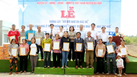 BINH PHUOC AVAL TAL DHUA DAOK DI SANG TADAI TUAN, SANG TAIK TAHAK