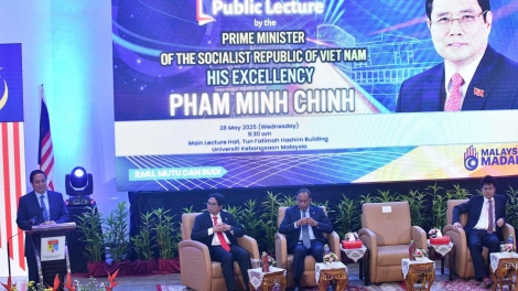 Thủ tướng Phạm Minh Chính năm ngôi tơ̆ Đại học Quốc gia Malaysia