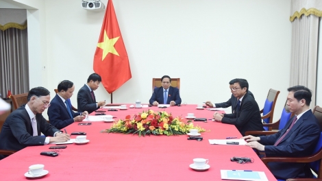 Thủ tướng Phạm Minh Chính tâm nchră điện đah  Thủ tướng Singapore