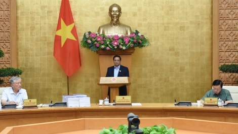 Thủ tướng ồng Phạm Minh Chính đơng lam Dơ̆ pơrjum Cíñ phủ dê bè broă rơndăp tăp sèng, rơndăp broă wơl mpồl lơh broă sră nggal ală kấp