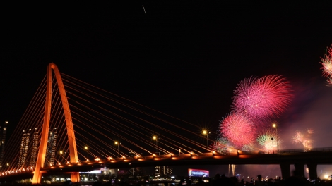 Nkuăl ƀon têh Hồ Chí Minh nchrăp ƀư rơh lễ hôị dơn ngoăy ta ăp rơh 30/4