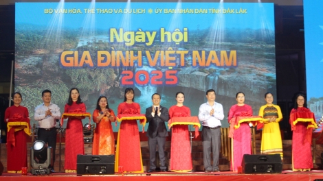 Pŏk “Hrue mơak gŏ sang Việt Nam thŭn 2025” 