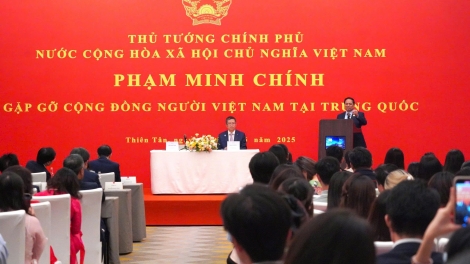 Thủ tướng tơƀơ̆p muh măt kon pơlei Việt Nam tơ̆ Trung Quốc