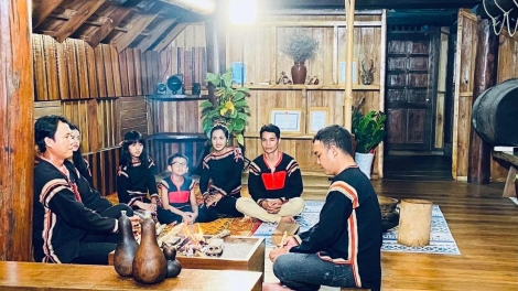 Tơlơi adoh Bơni kơ Ƀô̆ đô̆i