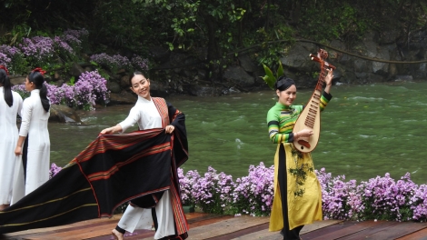 Đơs pơrui sơm bàr (K’Ho)