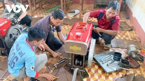 Hŏk tơdrong jang kŭm jing trong yak ‘lơ̆ng ăn ning mônh