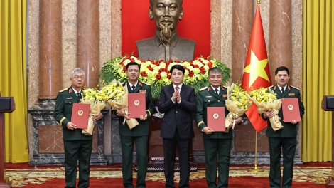 Khua lăn čar Lương Cương jao hră bi mklă mđĭ grat Đại tướng  lehanăn Thượng tướng  