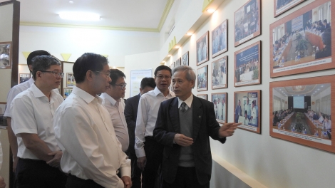 Anih kơlôi sơnơng hạt ñân Dà Làc lơh pràn broă ngui jak chài măi mok hạt ñân tàm bơtàu tơnguh lơh sa mpồl bơtiàn