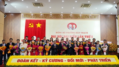 Khua hlăm Anôk bruă Đảng Trần Cẩm Tú nao ti Klei bi kƀĭn bruă Đảng ƀuôn hgŭm Bàn Thạch, ƀuôn prŏng Đà Nẵng 