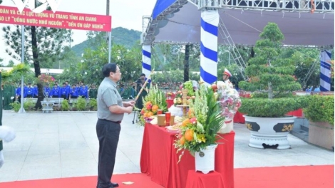 Khua knŭk kna Phạm Minh Chính nao hlăm knăm čang ênuh klei dơr klang kleh phung êngiă asei ti ala čar Quốc Campuchia lehanăn hlăm ala čar 
