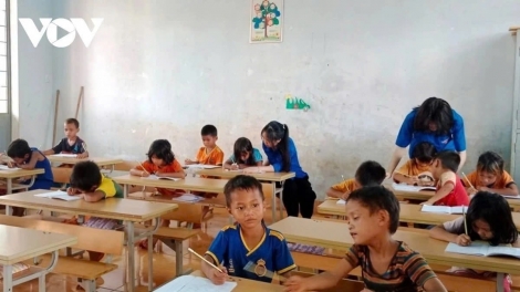 Tây Nguyên chơt hơ-iă pơtơm sơnăm hŏk 'nao 