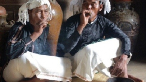 Tơlơi kiăng mơ̆ng lŏn adai glai klô