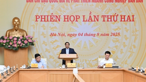 Khua knŭk kna Phạm Minh Chính kiă kriê klei bi kƀĭn êpul gĭt gai bruă mkra mjing kdrăp bán dẫn