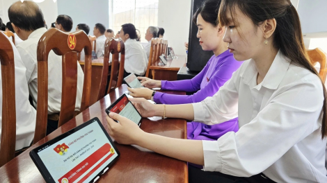 PASALIH JAMRAIK LEK TAKA SO: PHUONG HOA THANH NAO DAHLAU PEIH NGAK NYAOM ROYA NDANG “OH HU BA-AR”