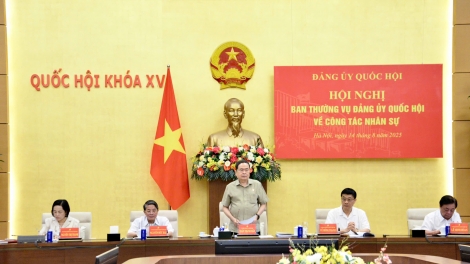 Kruanh Quốc hội Trần Thanh Mẫn leo rơh rƀŭn nchră Ban thường vụ Đảng ủy Quốc hội