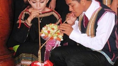 Tình yêu đôi lứa (Tơhmâ droh rơtăm)