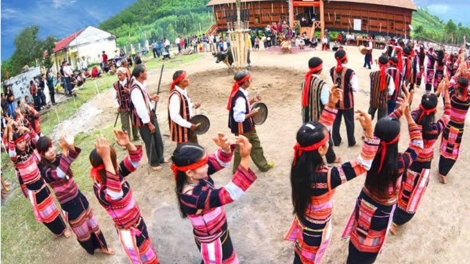 Knăm mơak klei dưi mơ̆ng mnuih ƀuôn sang djuê ana Bahnar ti Lăn Dap kngư