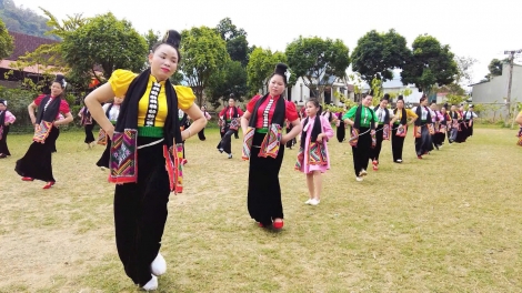 Chàn Thái miền Sơn La tzangz chiênz ziềm lamz vuồn hoá