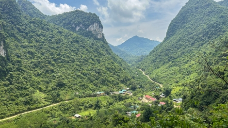 Ăp “ƀon chăng” ta ƀon tơm cách mạng 