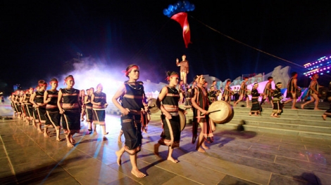 Dŭm klei mmuñ mnuih Lăn dap kngư hdơr knga kơ Đảng, kơ Awa Hô 