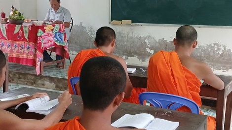 លោកគ្រូសឺនម៉ាល័យជាអ្នករួមចំណែកក្នុងការថែរក្សាភាសាបាលីនៅវត្តខឿន