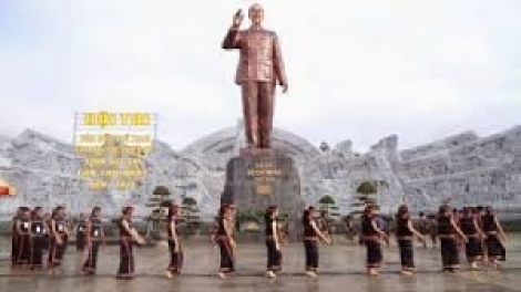 Tây Nguyên ơn Bác đời đời