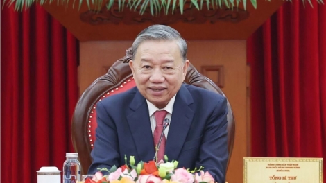 Tổng Bí thư Tô Lâm tâm nchră ngơi ma điện thoại đah Kruanh Đảng Nhân dân Campuchia Hun Sen.