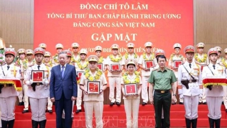 Tổng Bí thư Tô Lâm tơƀơ̆p muh măt dôm bơngai jang ‘lơ̆ng “Kơ yuơ sơđơ̆ng Teh đak"