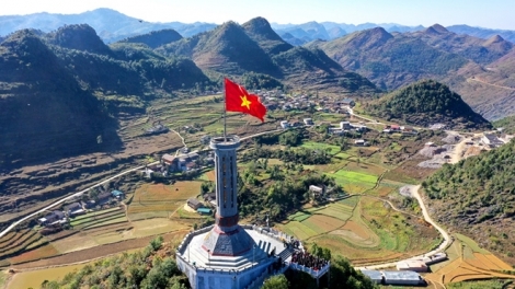 Ta tự hào đi lên! Ôi Việt Nam