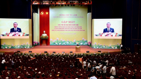 Tổng Bí thư Tô Lâm tơƀơ̆p muh măt dôm jơhnơr bơngai tang măt Quốc hội