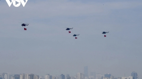 Neh dak mprang uĕh cờ kao rhơn Quốc khánh