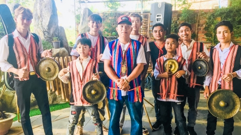 Ênhiang klei kưt muiñ lăn dap kngư lŏ bi lar hlăm anôk mrâo