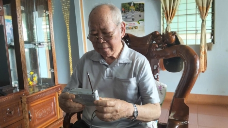 Bơngai Bahnar hơnơ̆ng chă mơ̆ng Radio nơ̆r pơma Việt Nam