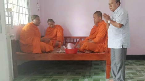 លោកថាច់ស្រស់ ជាអ្នករួមចំណែកថែរក្សា និងលើកស្ទួយវប្បធម៌ខ្មែរ។