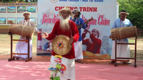 BIAK GHEIH RAGAM PUAC ARIYA DI URANG BANGSA CAM 