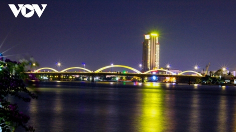 កឹងធើ ជាមជ្ឈមណ្ឌលឋាមវ័ន្ដតំបន់ដីសណ្ដទន្លេគឺវឡុងក្នុងយុគសម័យបរិវត្តកម្មឌីជីថុល។